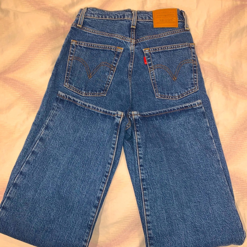 Levi’s high wasted rib cage straight jeans unworn